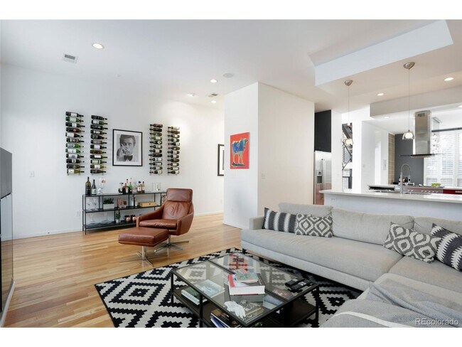 Building Photo - 441 24th St