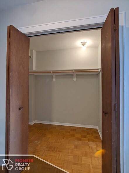 Building Photo - 739 W Belmont Ave