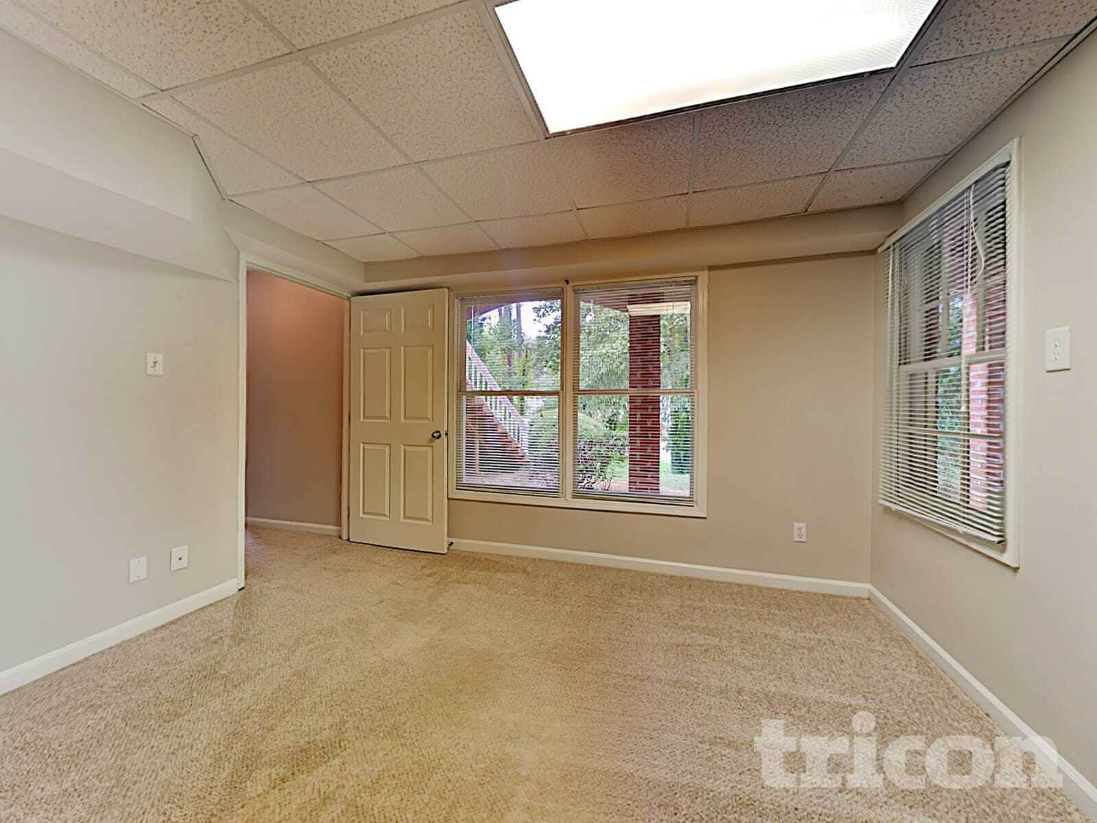 Building Photo - 1516 Maple Ridge Dr