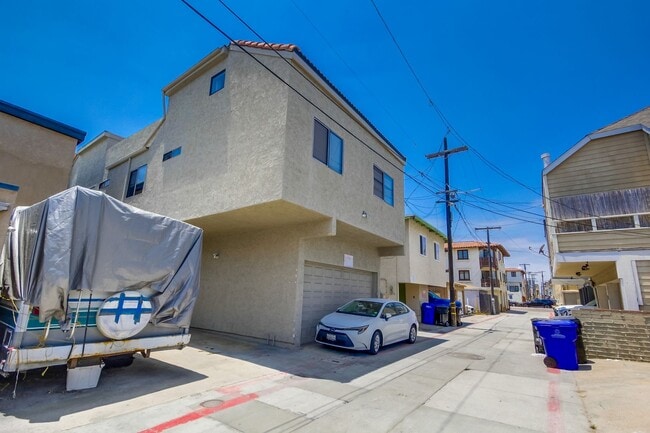 Building Photo - 824 Island Ct