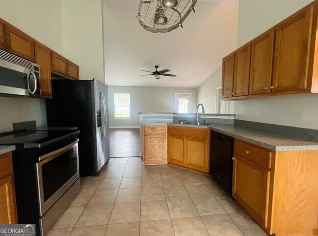 Building Photo - 435 Creekside Dr