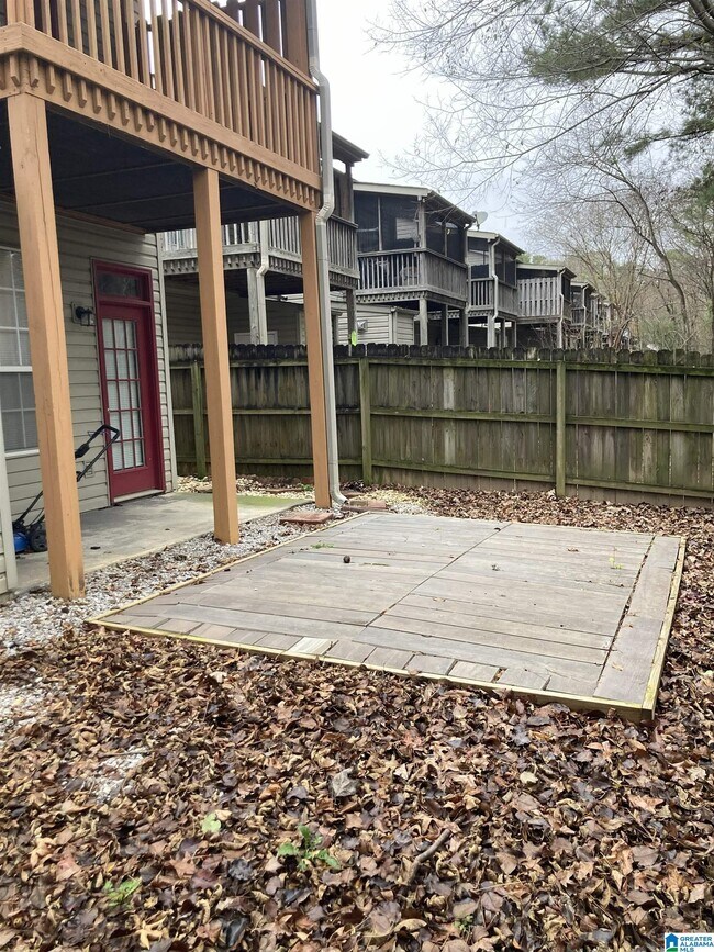 Building Photo - 200 Calloway Ln