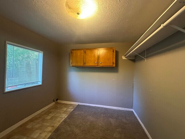 Building Photo - 3202 Avenue S