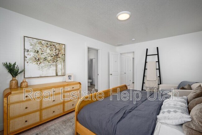 Building Photo - 281 W 1150 N