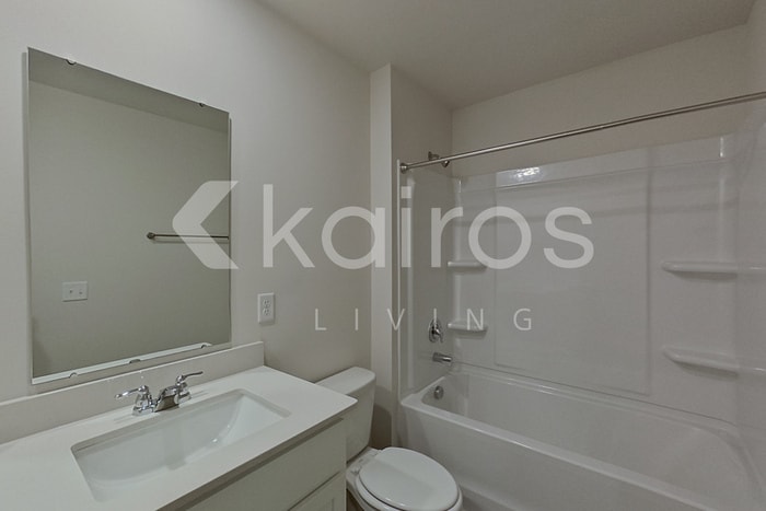 Building Photo - 126 Inez Ave