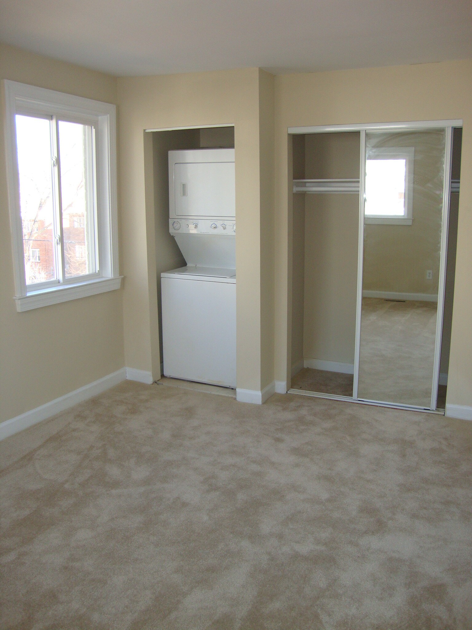 Building Photo - 750 Barnaby St SE