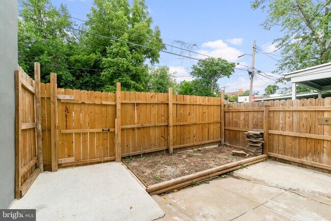 Building Photo - 530 E 38th St