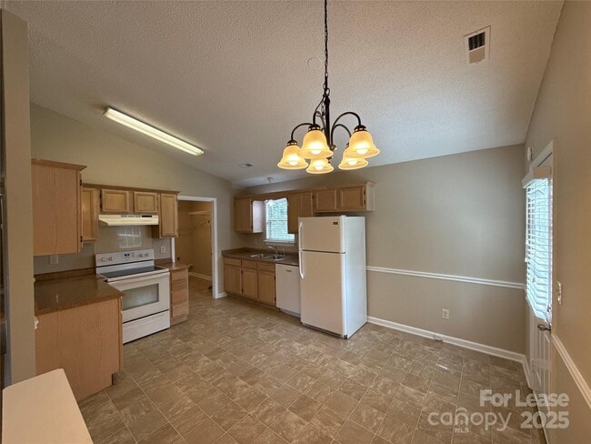 Building Photo - 517 Iverson Way