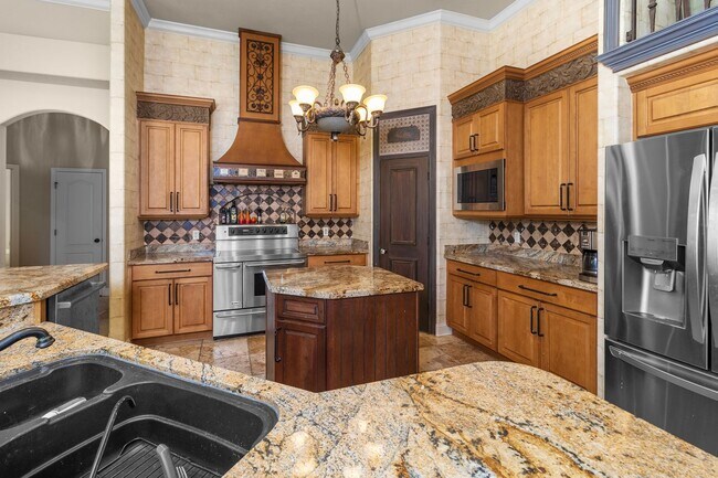 Building Photo - Executive Gainesville Rental: Custom 4 Sui...