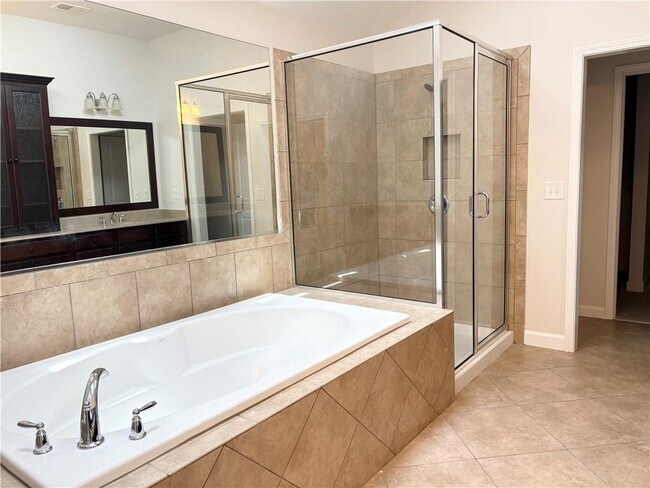 Building Photo - 204 Providence Ln