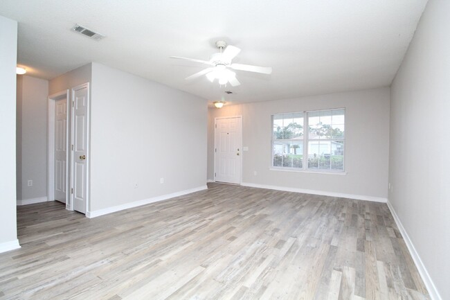 Building Photo - 3 Bedroom, 2 Bath Patio Home with Garage &...