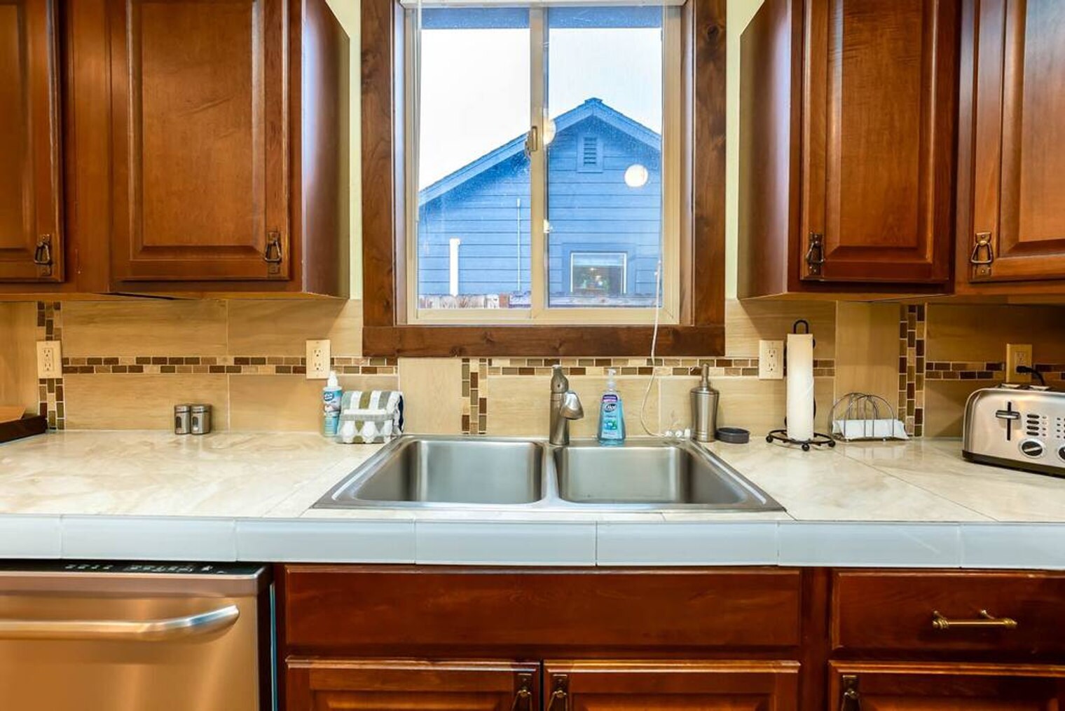 Building Photo - 1018 NW Ogden Ave