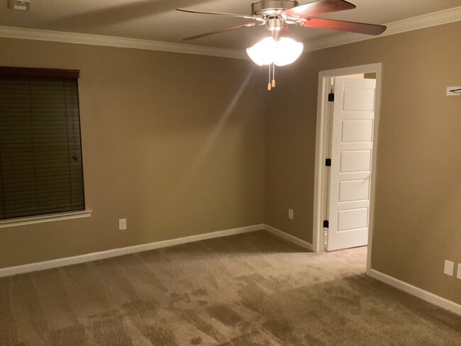 Building Photo - Price Reduction. Chelsea Park!!!  4 Bedroo...