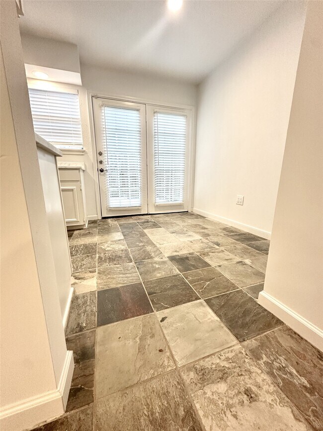 Building Photo - 14771 Perthshire Rd