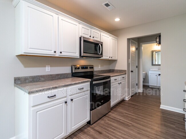 Building Photo - 628 Drakewood Rd