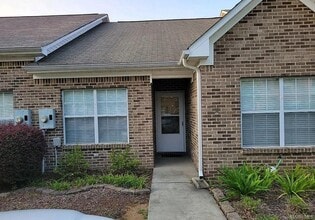 Building Photo - 61 Park Dr S