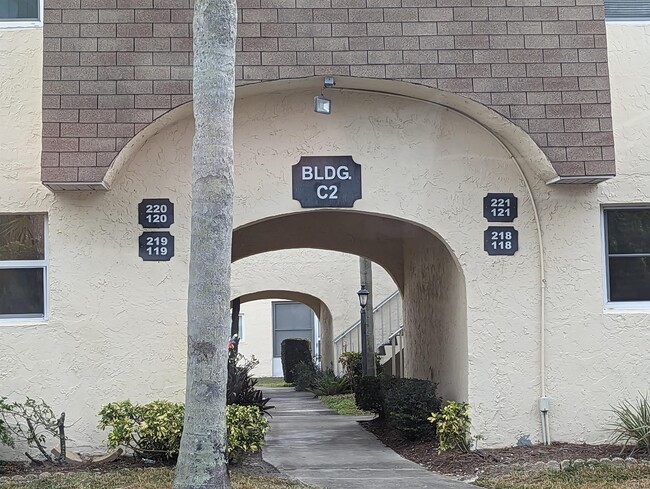 Building Photo - 3135 Shady Dell Ln