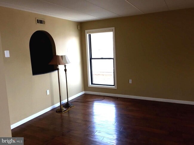 Building Photo - 28 Main St