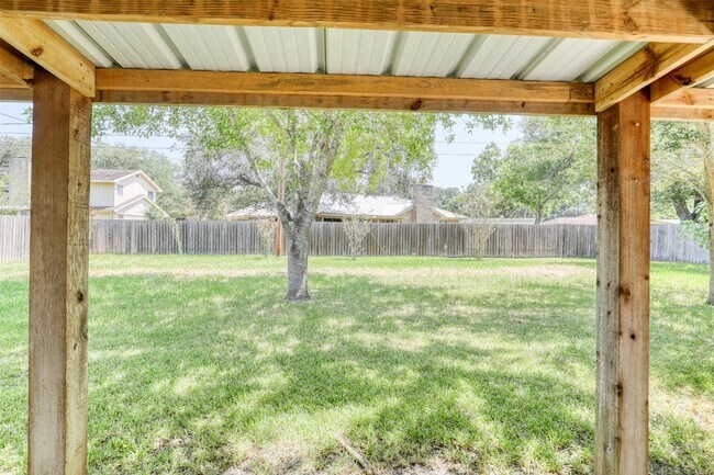 Building Photo - 607 Rosewood Dr