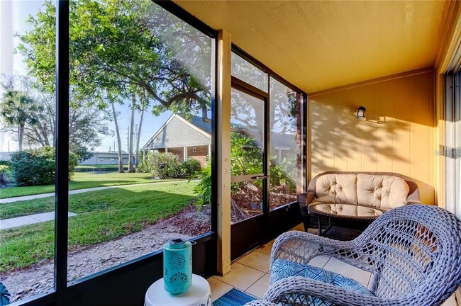 Building Photo - 200 Country Club Dr