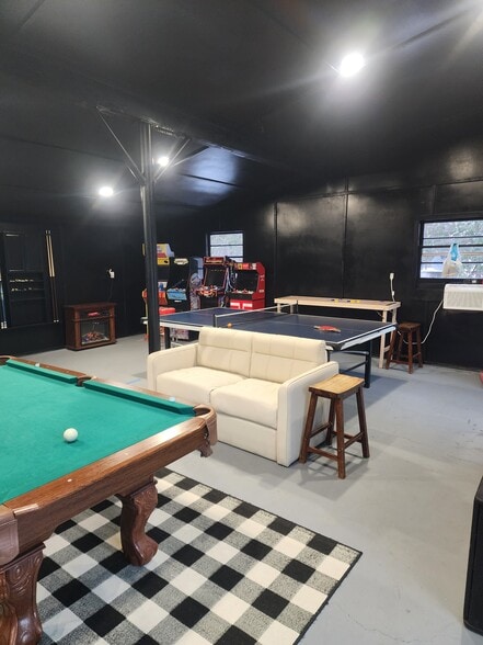 Building Photo - 3780 Highland Tpke