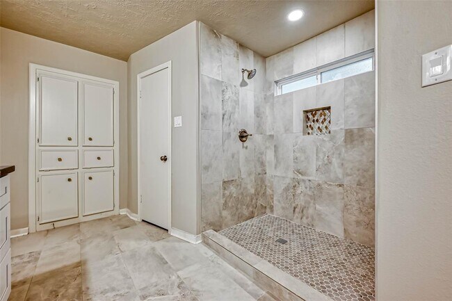 Building Photo - 3615 Highfalls Dr