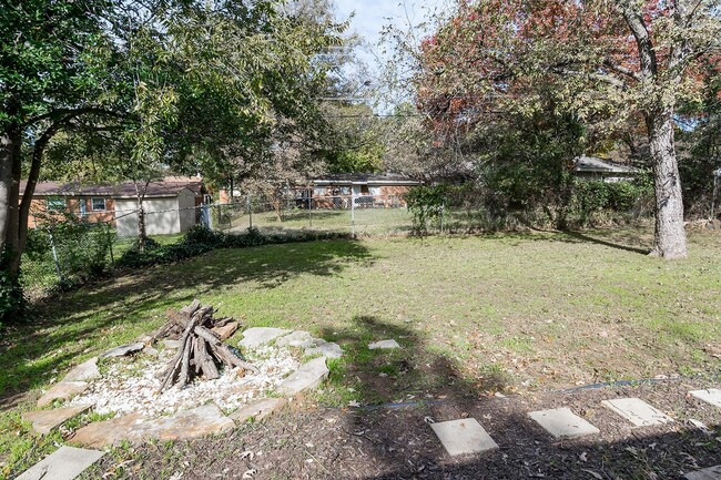 Building Photo - Beautiful Home in Arlington ISD.