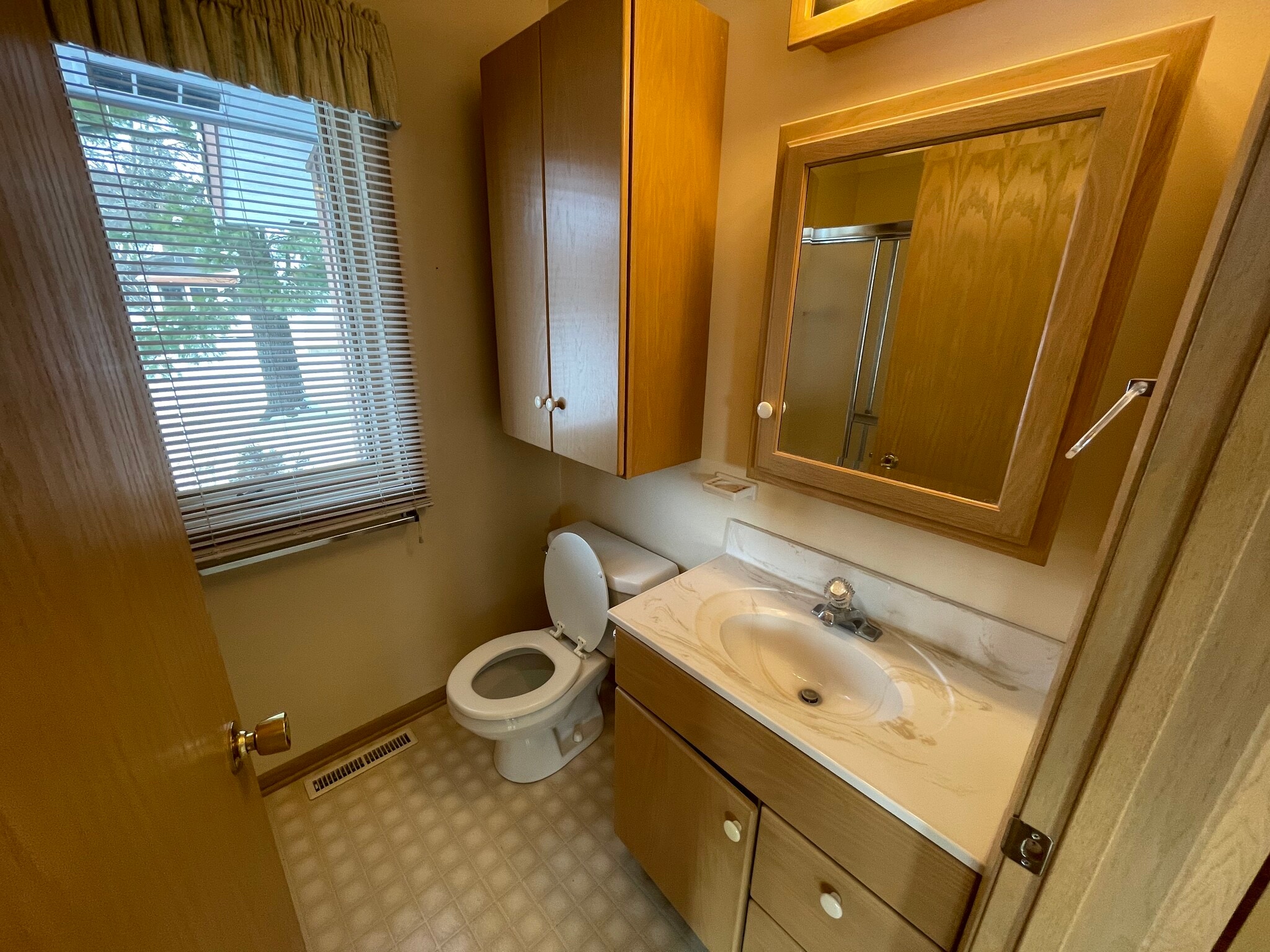 Attached Master Bath - 5505 Raymond Rd