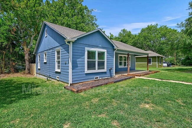 Building Photo - 1721 S Fannin Ave