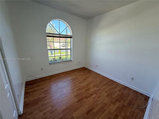 Building Photo - 4110 NE 22nd Ct