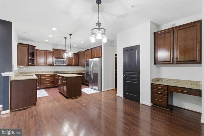 Building Photo - 7585 Holly Ridge Dr