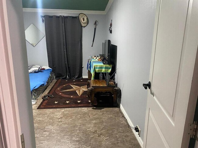 Building Photo - 25845 Peach Dr