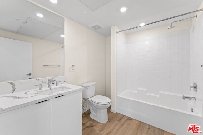 Building Photo - 3105 Bellevue Ave