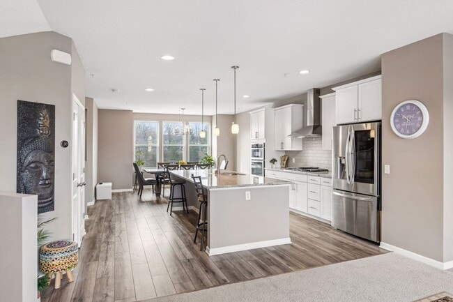 Building Photo - Spacious 3bed 3bath Townhome in Chaska!