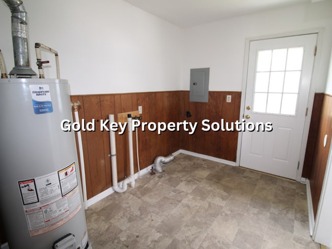 Building Photo - Cute 2 bed 1 bath Home For Rent W/ Detached Garage (SECTION 8 APPROVED)