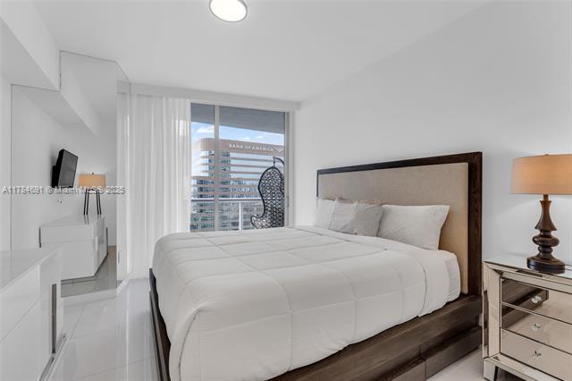 Building Photo - 495 Brickell Ave