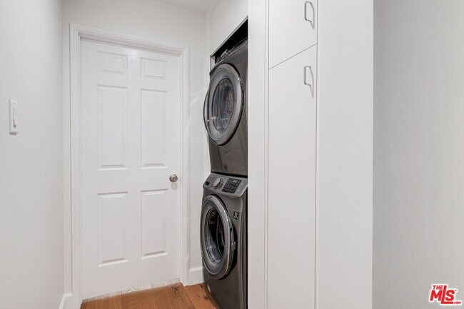 Building Photo - 11845 Mayfield Ave