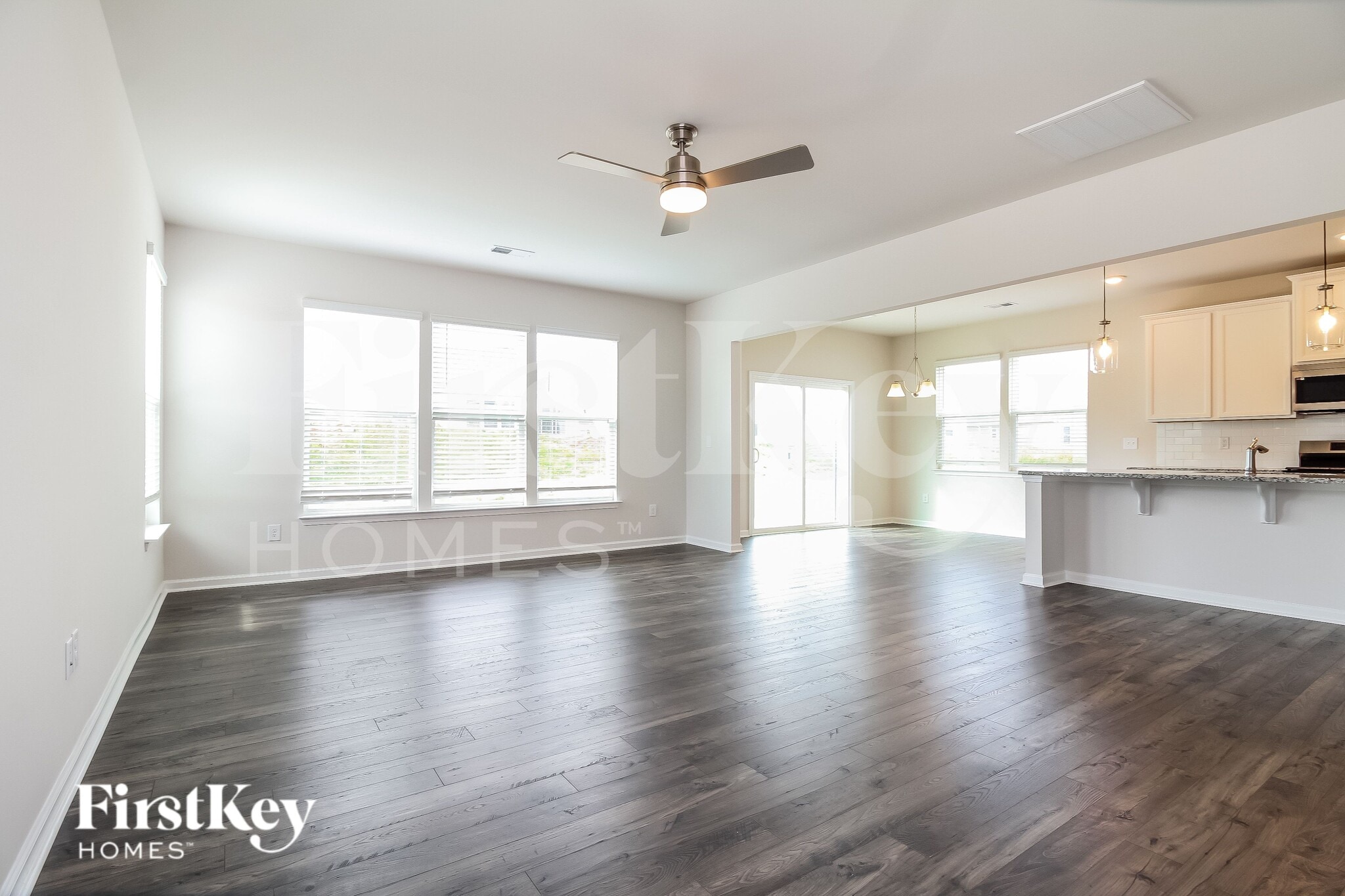 Building Photo - 806 Birchcrest Wy