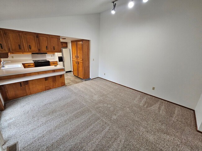 Building Photo - 855 Fran St SE