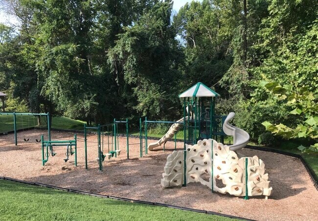 Building Photo - 10394 Meadowhead Cir