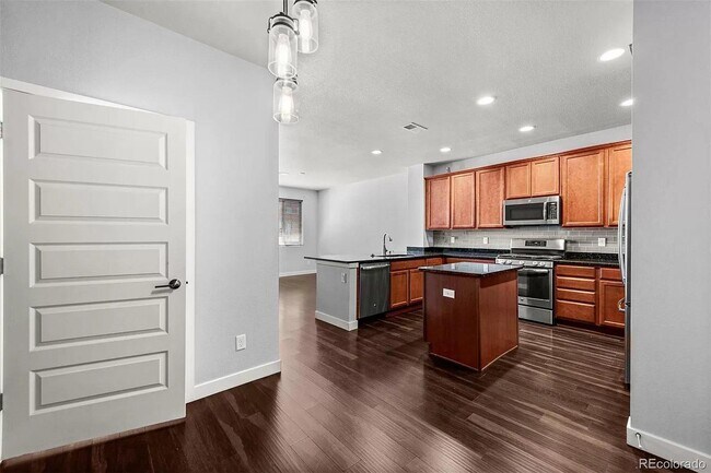 Building Photo - 6763 Morrison Dr