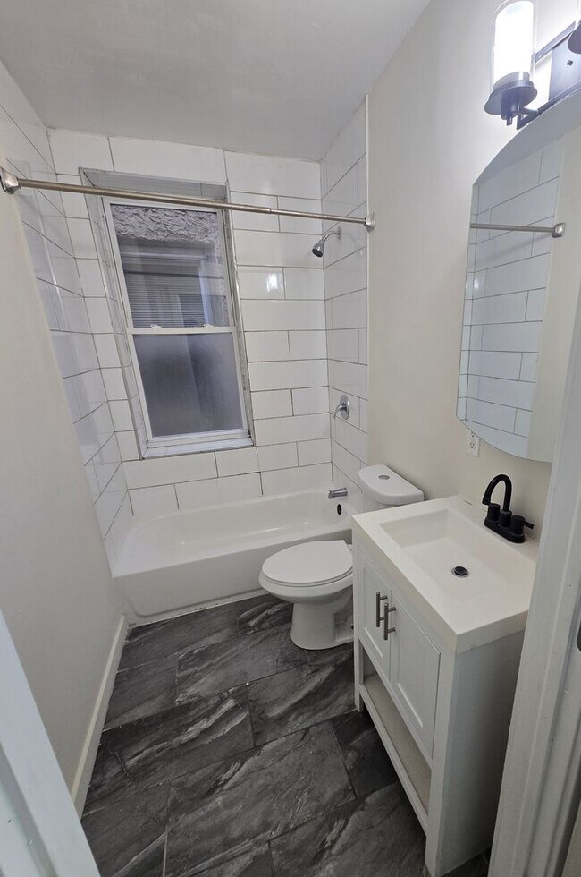 Building Photo - 6145 Lansdowne Ave