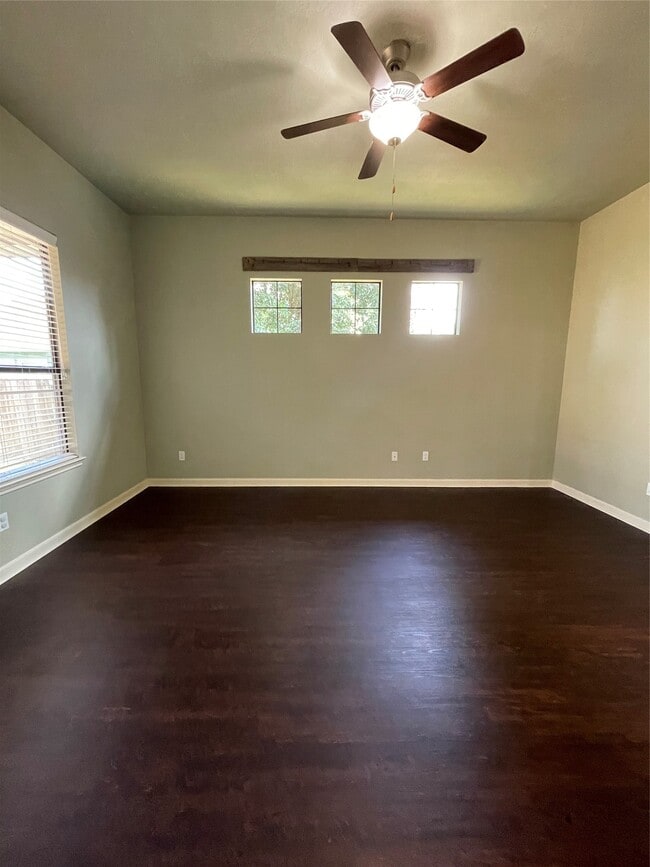 Building Photo - 951 Oak Terrace Dr