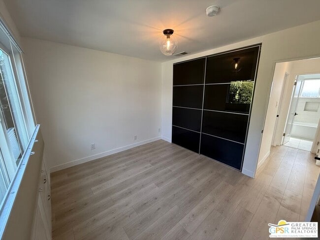 Building Photo - 2030 Ocean Park Blvd