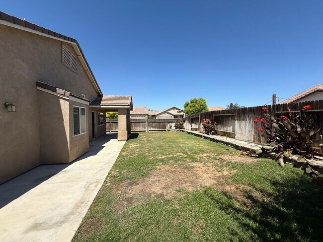 Building Photo - Spacious 3-Bedroom, 2-Bathroom Home in Sou...