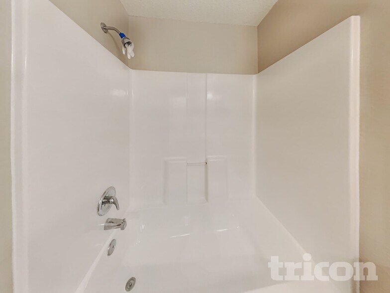Building Photo - 644 Meadows Edge Ln