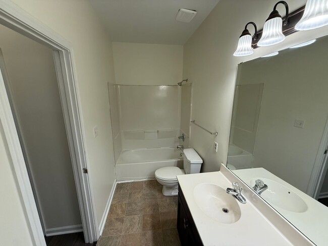 Building Photo - Beautiful End-unit townhome in university with Primary bedroom on 1st floor