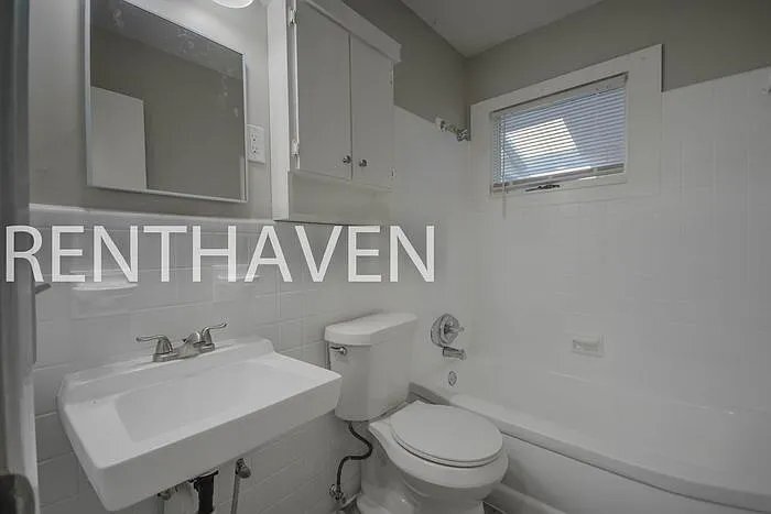 Building Photo - 2119 Porter Dr