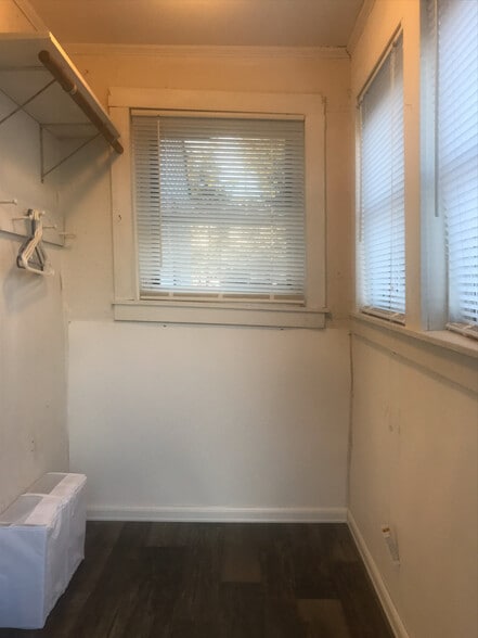 Building Photo - 57 Alice St