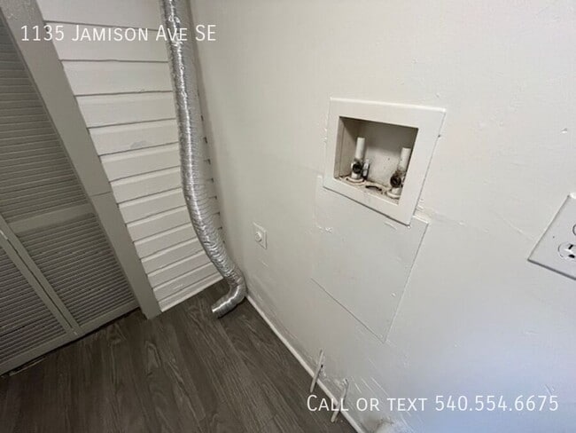 Building Photo - 1135 Jamison Ave SE